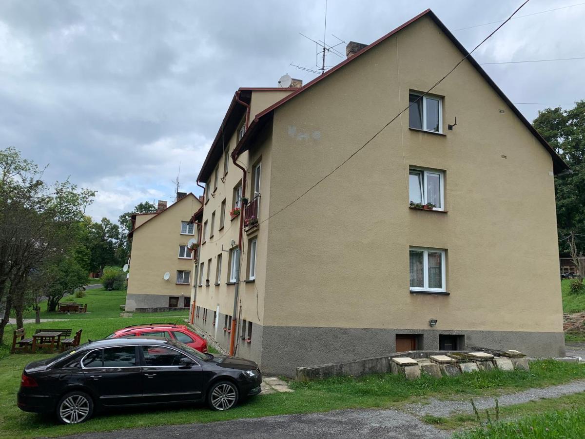 Cely Byt Zelnava Apartamento Exterior foto